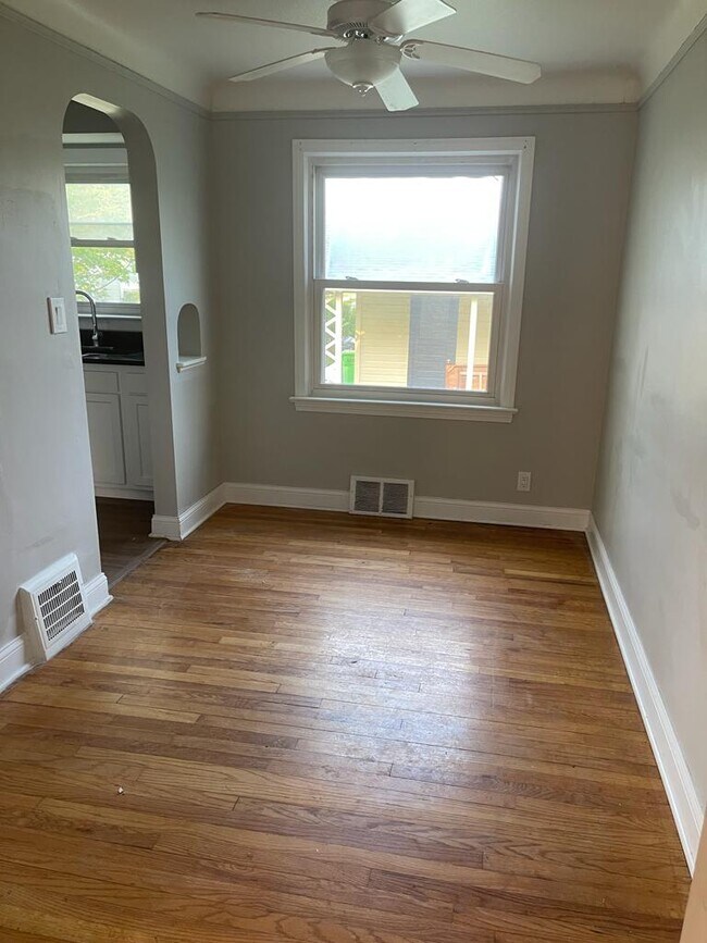 Building Photo - 5025 Henry St