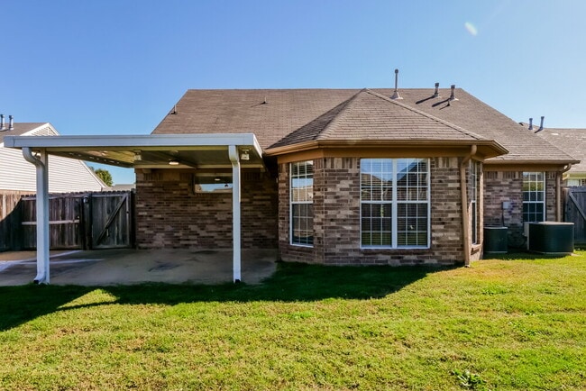 Building Photo - 5733 Fawn Dr