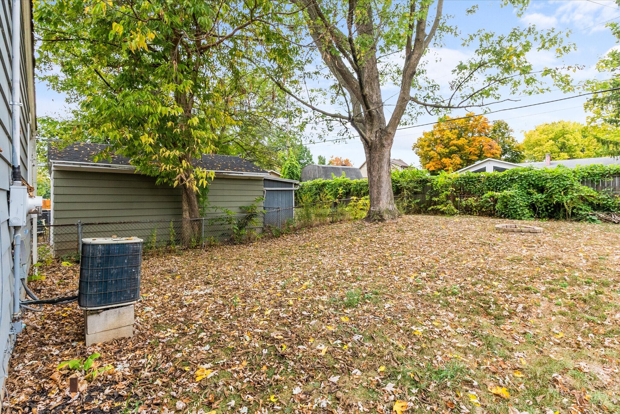 Building Photo - 1027 Curdes Ave