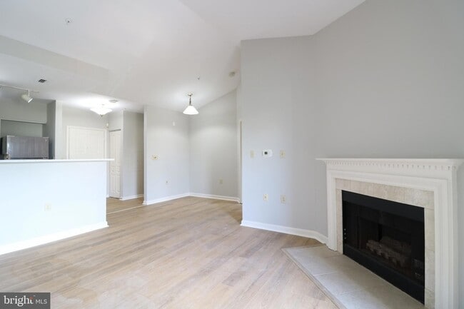 Building Photo - 2204 Westcourt Ln