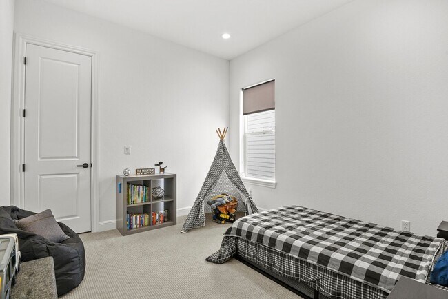Building Photo - Contemporary 3Bed/2Bath House in Castle Rock