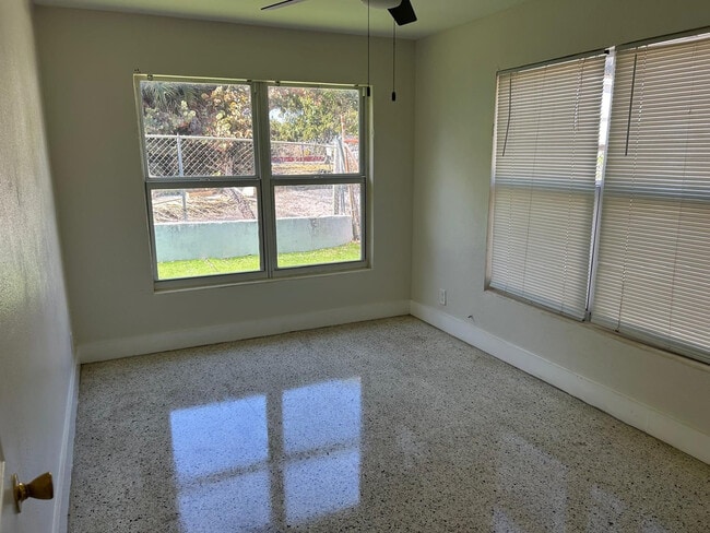 Building Photo - 709 8th St