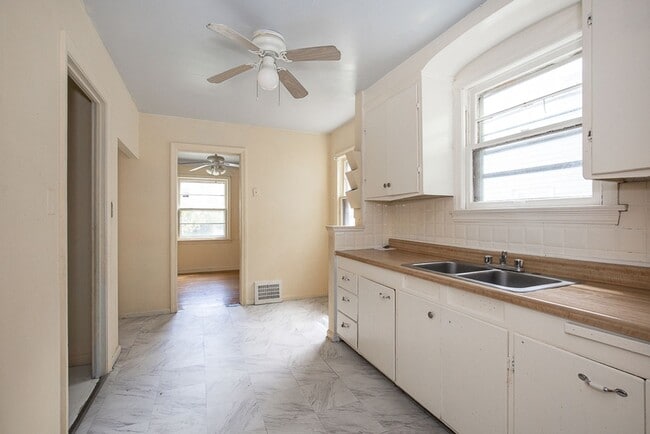 Building Photo - Convenient Showings — No Appointment Needed!