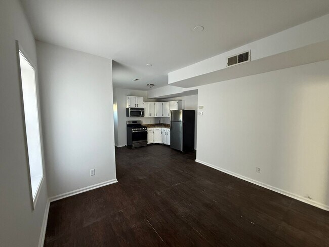 Building Photo - Freshly updated 2-bedroom unit, $1,450.00, Southbridge neighborhood, Wilmington