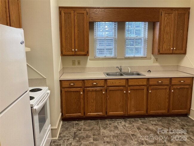 Building Photo - 409 N Main St