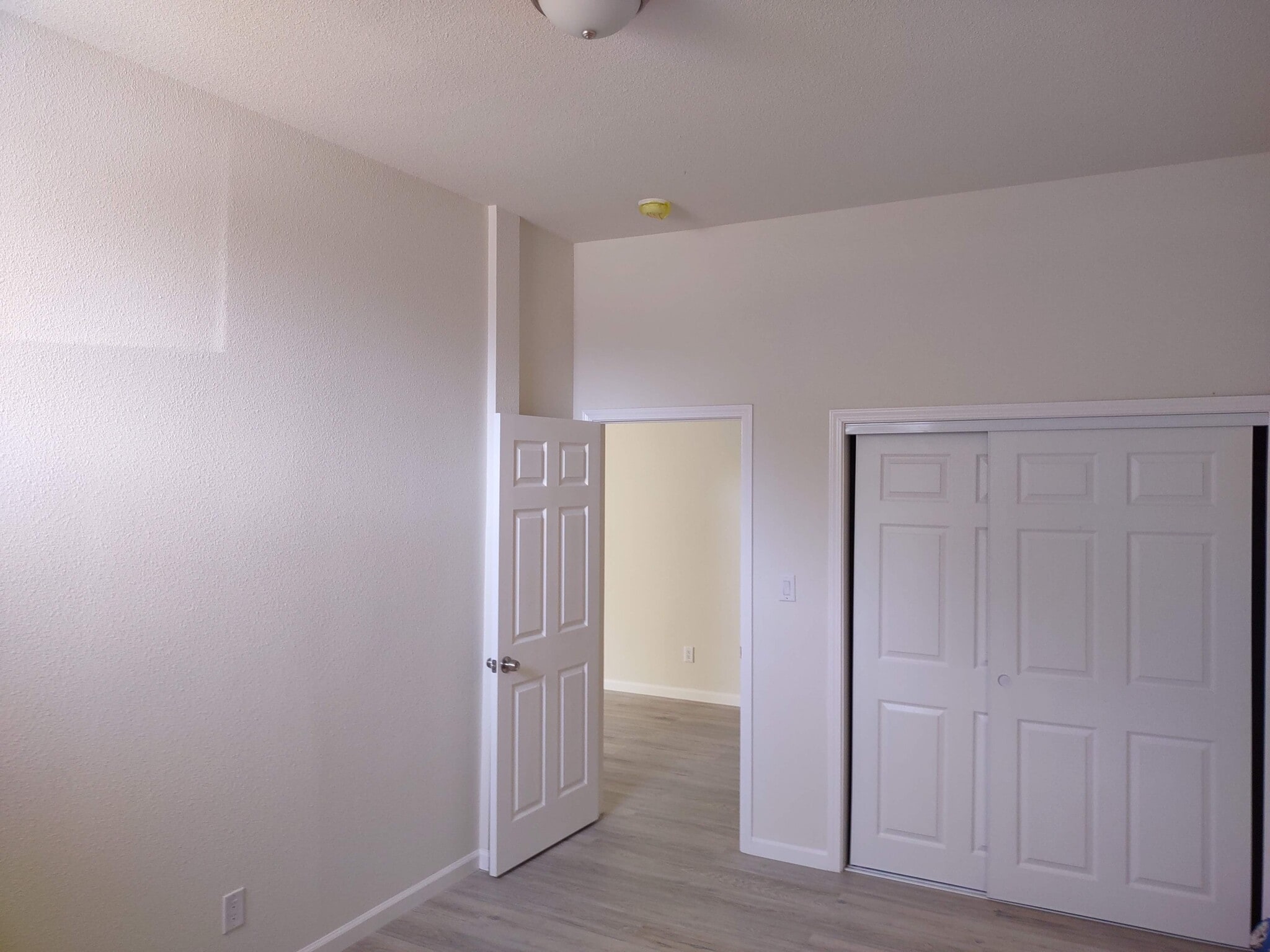 Guest Bedroom - 401 Green St