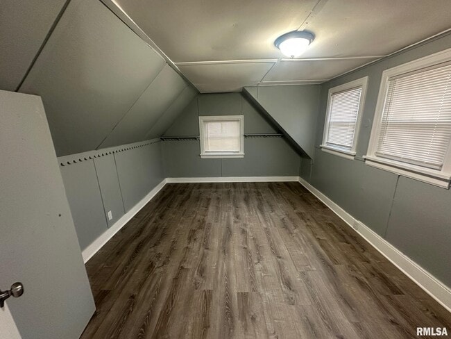 Building Photo - 1808 W Fredonia Ave