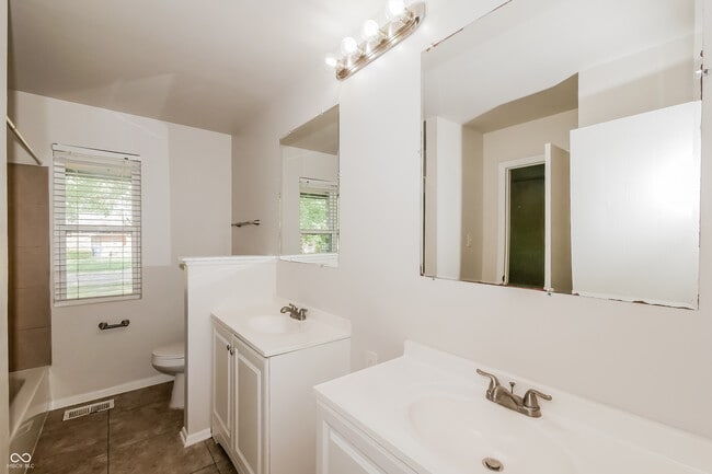 Building Photo - 3131 Acoma Dr