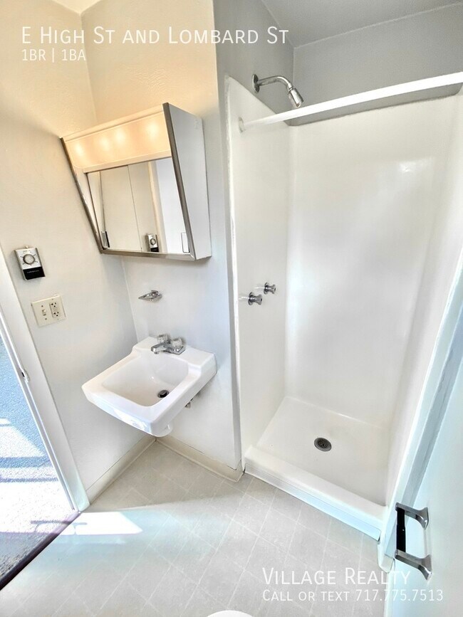 Building Photo - 92 E High St