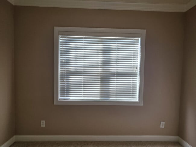 Building Photo - Spacious 4-Bedroom Home for Rent in Kings ...