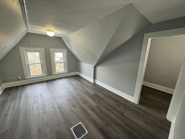 Building Photo - Renovated 3/1 Duplex In The Heart Of Pitcairn!! Available Now!