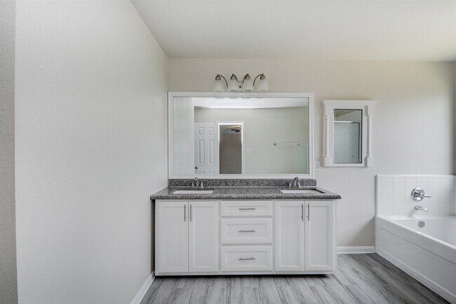 Building Photo - 21515 Pointed Oak Ln