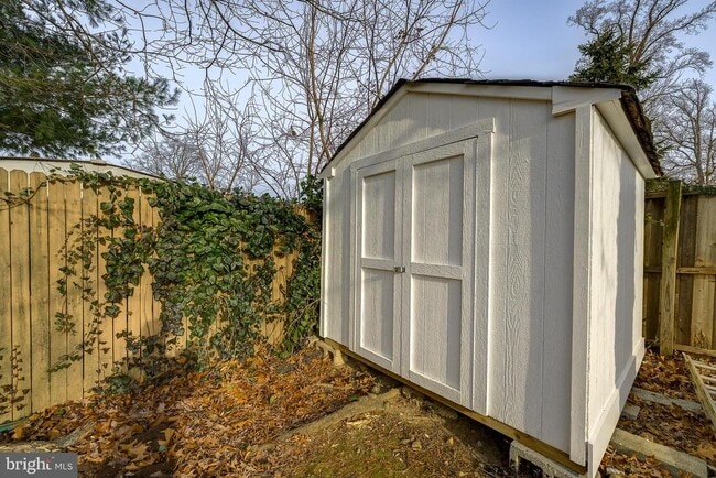 Building Photo - 10022 Brunett Ave