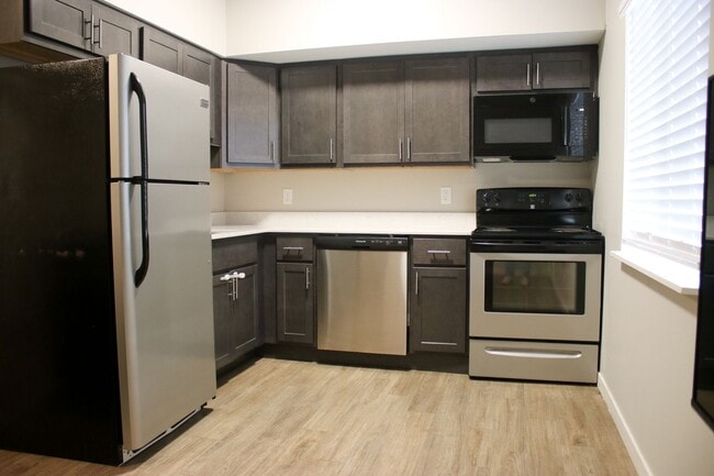Interior Photo - 804 W Illinois