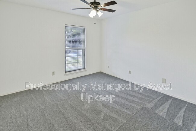 Building Photo - 1306 Clearview Dr