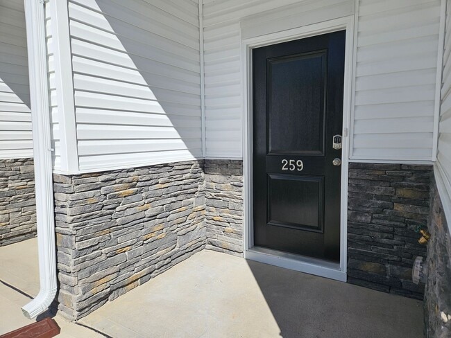 Building Photo - Welcome to The Falls!