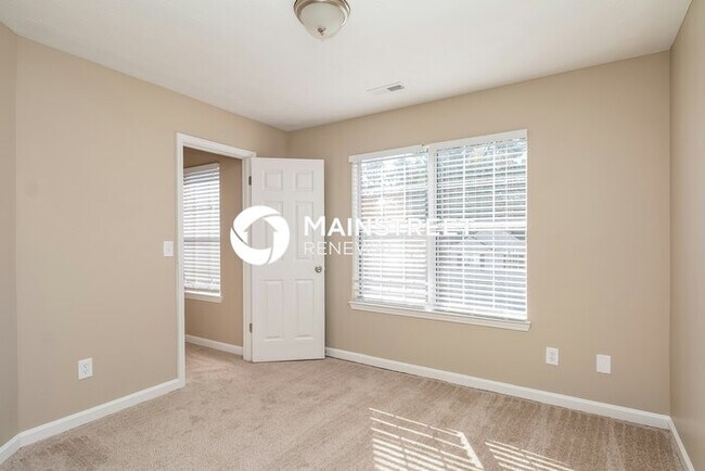 Building Photo - 3 Bedroom Pet-Friendly Home in Fayetteville, GA with Main Street Renewal