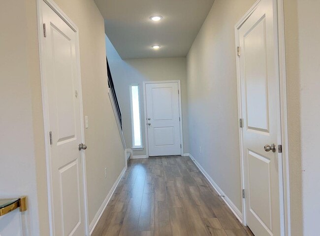 Building Photo - 6254 Marsh Ln