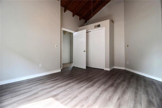 Building Photo - 55 Beach St