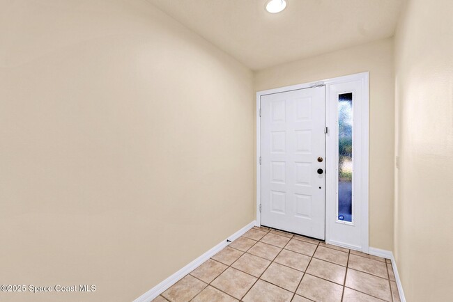Building Photo - 960 Villa Dr