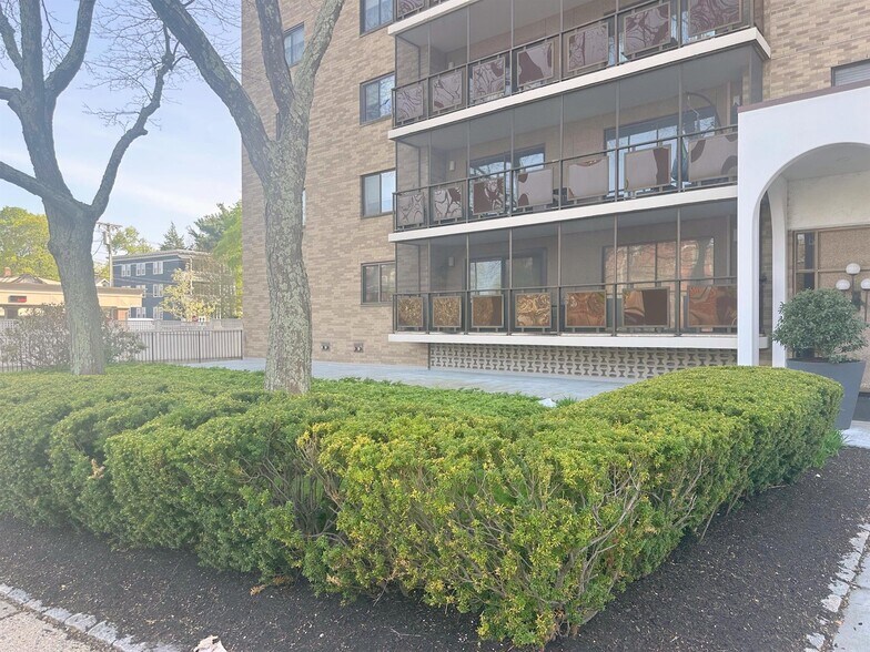 Building Photo - 998 Massachusetts Ave