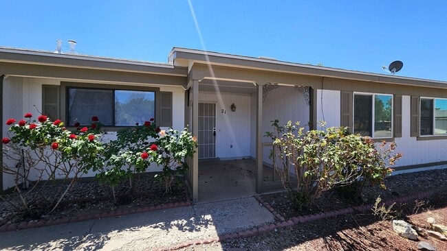 Building Photo - 3 bed 1.5 bath