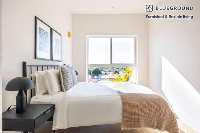 Building Photo - 611 N Virgil Ave