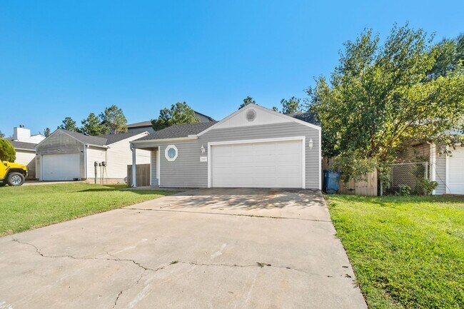 Building Photo - Great Location - 3/2 close to Downtown Bentonville!