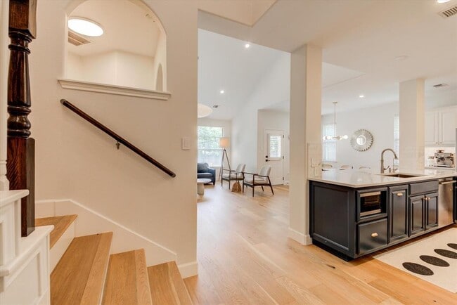 Building Photo - 11129 Cap Stone Dr