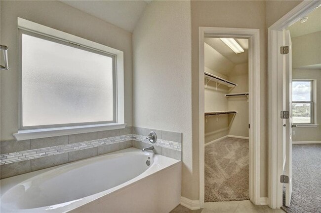 Building Photo - 2208 Cabrillo Path