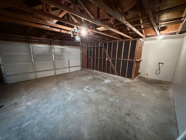 Building Photo - 3 Bedroom 2.5 Bathroom House in Imperial Beach