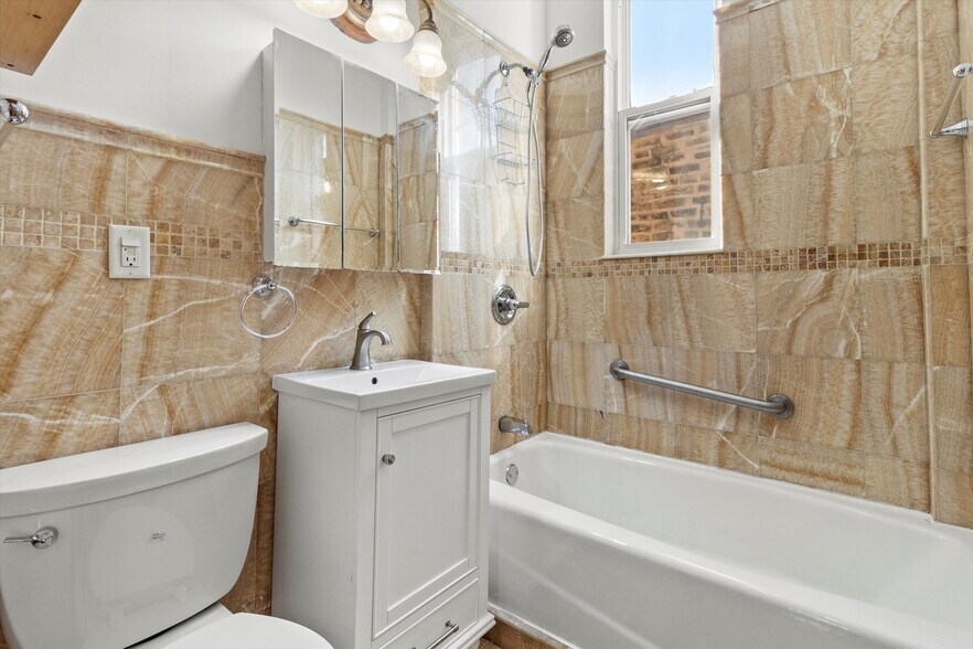 Building Photo - 911 N Fairfield Ave