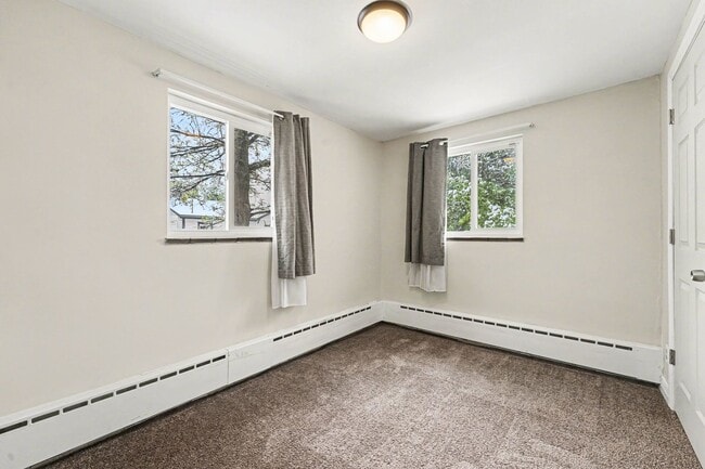 Building Photo - Charming 3-Bedroom Home with Garage & Fenced Yard – Great Location