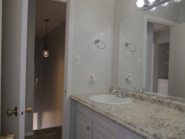 Building Photo - 4949 Hamilton Wolfe Rd