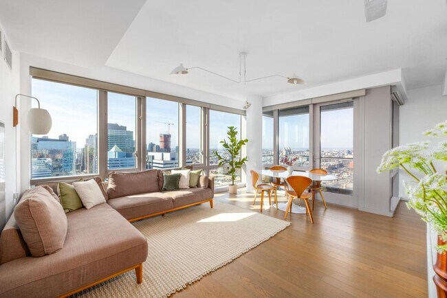 Building Photo - 75 Park Ln S