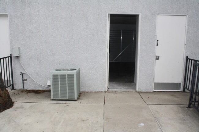 Building Photo - 20703 Roseton Ave