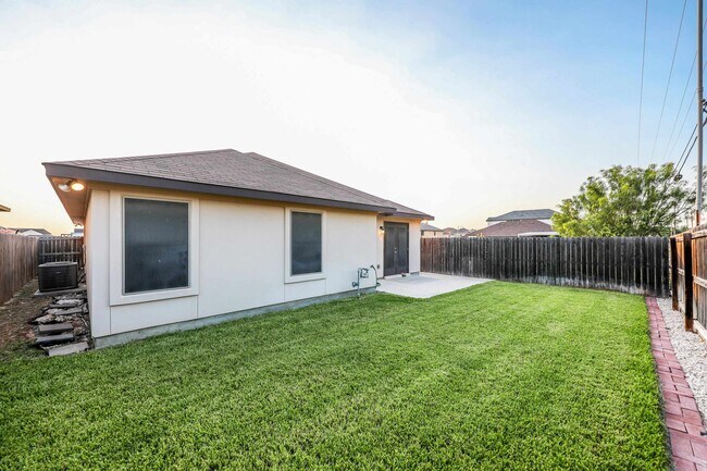 Building Photo - 704 Mercado Ln