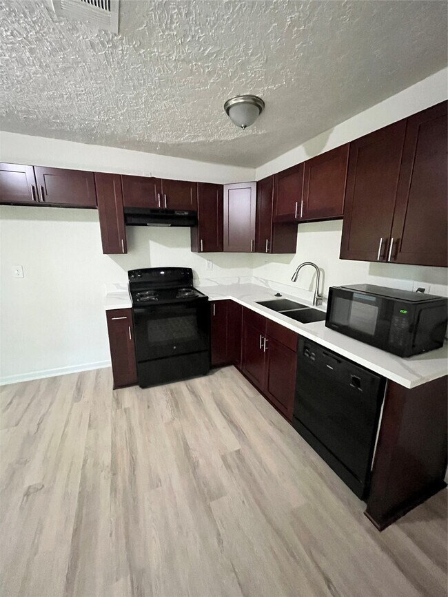 Building Photo - 5915 Beldart St