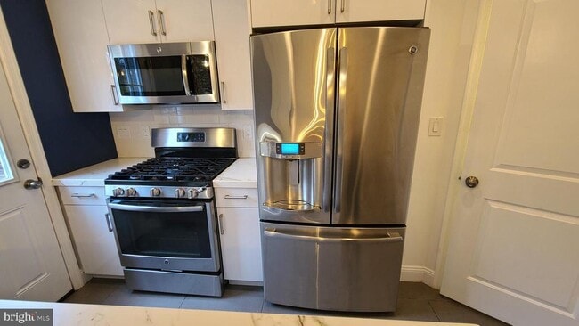 Building Photo - 417 Burbank St SE