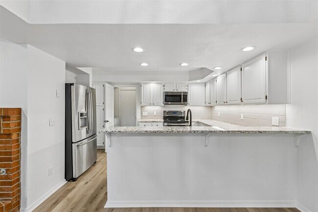 Building Photo - 11819 Red Oak Way