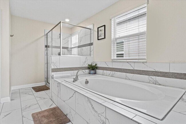 Building Photo - 2883 Stanza Ct