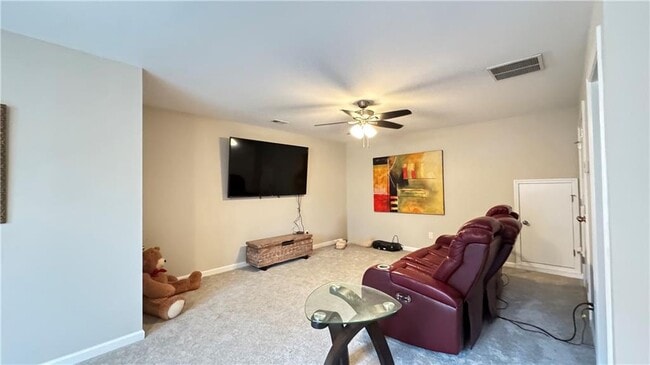 Building Photo - 2160 Greencrest Cir