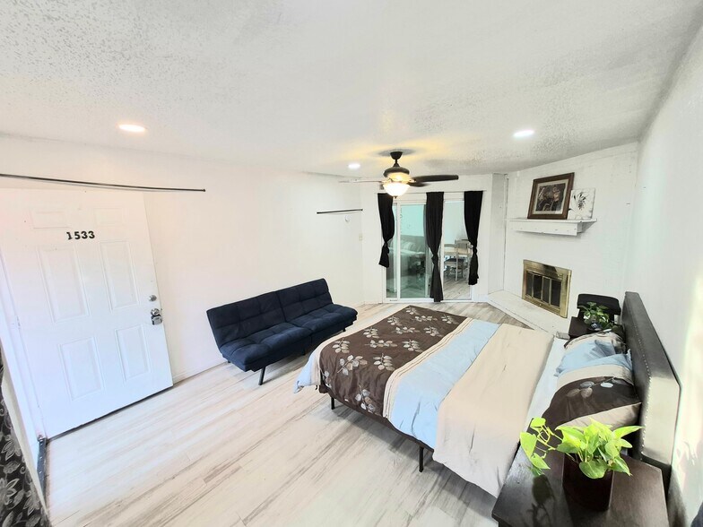 Building Photo - 1533 Bosque Dr