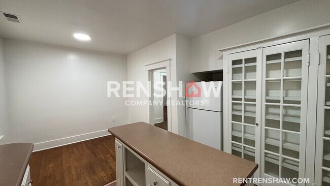 Building Photo - 1980 Snowden Ave