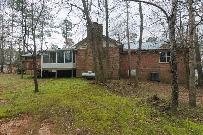 Building Photo - 1060 Windbrooke Ct