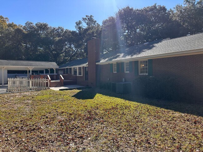Building Photo - Home on High Tide