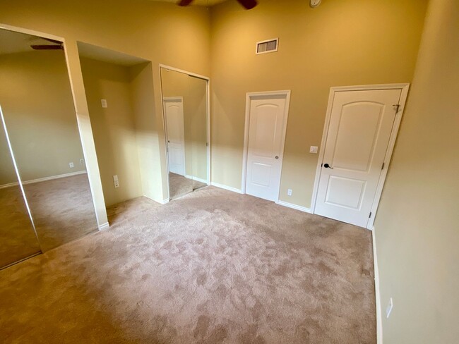 Building Photo - Tuscan Style 2 Bed, 2 Bath Condo in Covina!