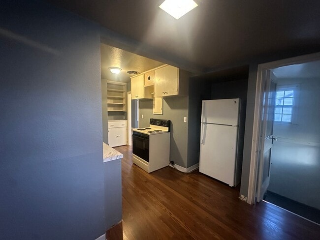 Building Photo - Two bedroom, One and half bathroom house, with additional living room, and bonus room!