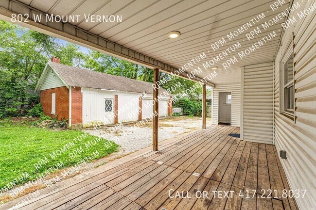 Building Photo - 802 W Mt Vernon St