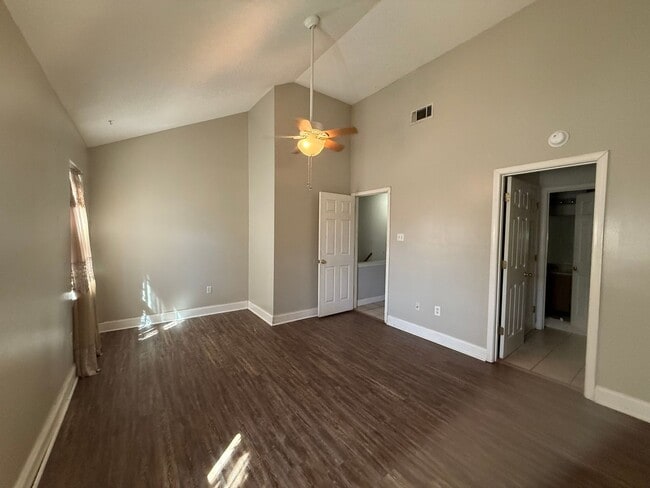Building Photo - Condo in Kingspoint